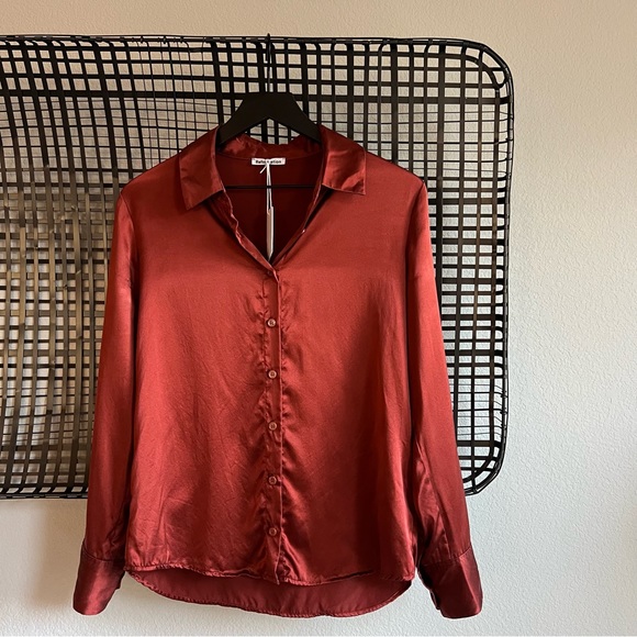 Reformation sky relaxed silk button down top - Picture 2 of 10